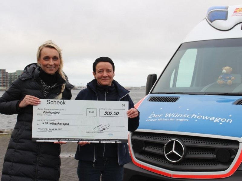 Vorweihnachtliche Spende an den „ASB Wünschewagen MV“