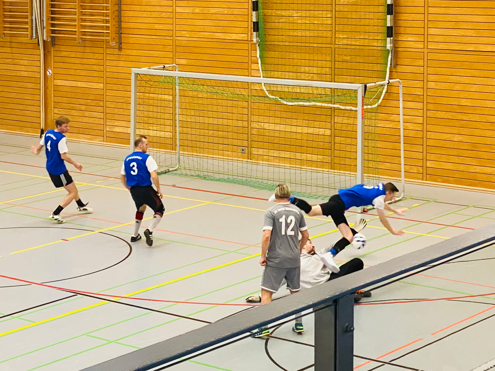 provianer beim Fußball-Mitternachtsturnier